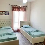 Me Qera Lungomare Mari 아파트 *
