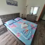 Apartment Me Qera Lungomare Mari *