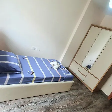 Me Qera Lungomare Mari דירה Vlorë