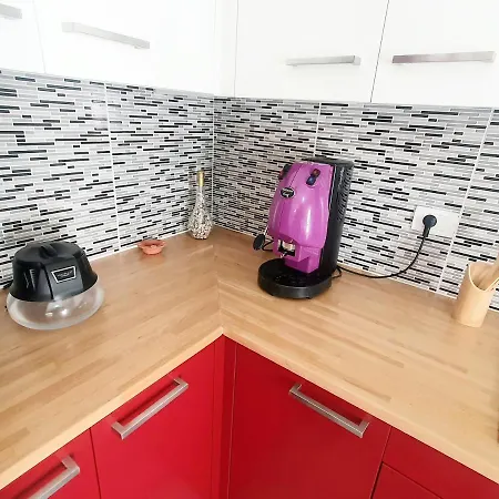 Me Qera Lungomare Mari Vlorë