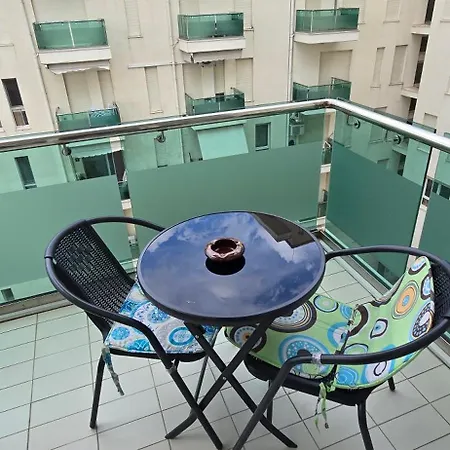 Me Qera Lungomare Mari 公寓