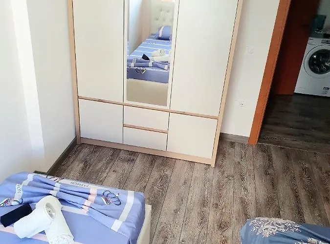 Me Qera Lungomare Mari 公寓 *